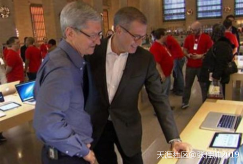 华为员工用苹果手机卡
:苹果“跌下神坛”，富士康开始裁员，34万员工何去何从？